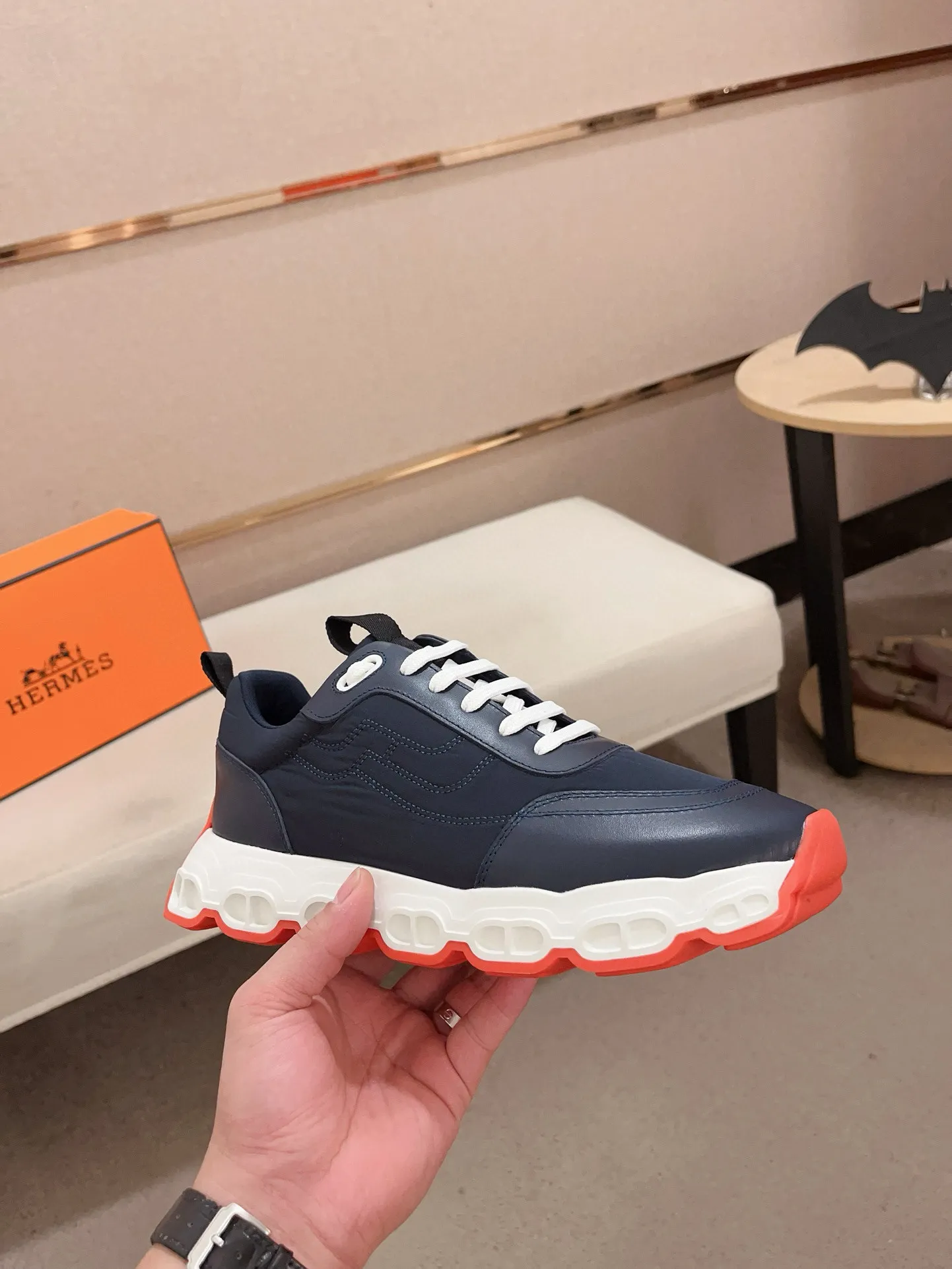 Factory price: 460💰《HERMES》【Classic Original Version】Hermès; Top 🔝 Purchasing Agency 🔍🔍 Men's latest 🇺🇸 counters are on sale simultaneously, original imported from Italy ▲▲First-layer cowhide ▲▲ (high-end, extravagance and class) times) Exquisite workmanship (Italian 🇮🇹Imported water-dyed 🐂cowhide lining) sole: Original sole provided by the original factory, ⚠️exclusive double-layer activity·TPR·rubber·combined molded outsole; super comfortable·wear-resistant·non-slip·environmental protection The real thing is more beautiful if you take the real thing (high quality, follow the order), you can enter and exit the counter at will * Number of yards: 38·39·40·41·42·43·44# (can be customized 45.)